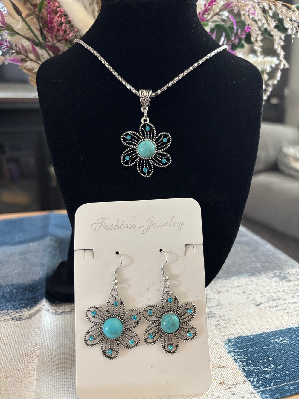 Fashion Jewelry Turquoise Floral Pendant Necklace with Matching Earrings